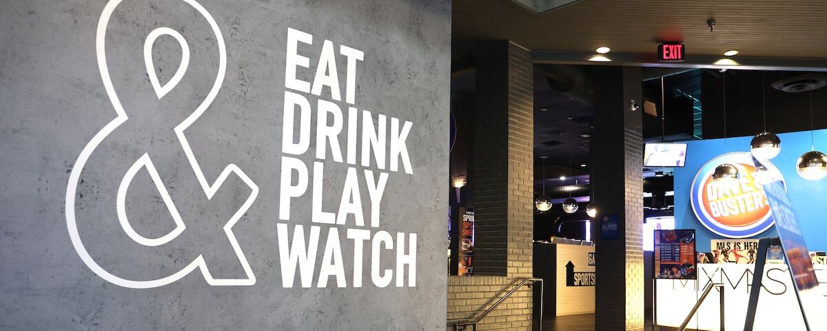 Dave & Busters acusa a Florida Restaurant Chain de infracción de marca registrada