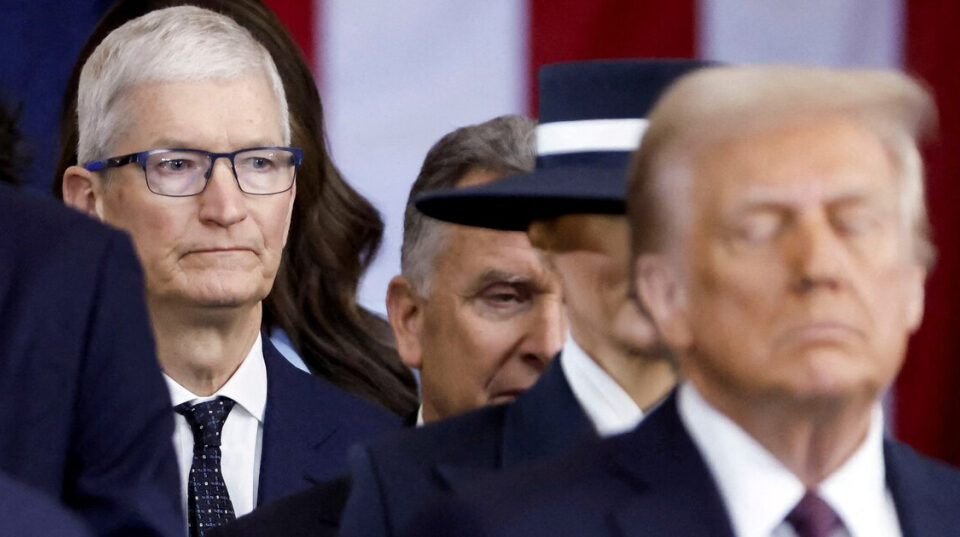 Donald Trump no quiere que Apple fabrique en la India: “Tuve un pequeño problema con Tim Cook”