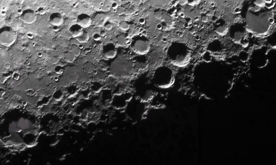 China dispara rayo láser a la Luna desde la Tierra y consigue darle a un satélite