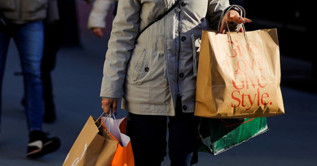 Los salarios frenan su recuperación y el consumo se resiente: qué esperan los analistas para lo que queda del año