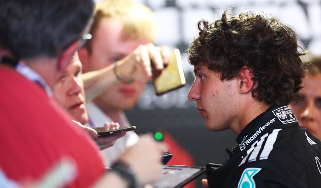 Antonelli «necesita aprender» a relajarse al correr en casa para evitar errores