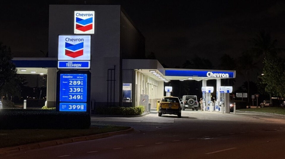 Baja precio de la gasolina en Florida antes del fin de semana del Memorial Day