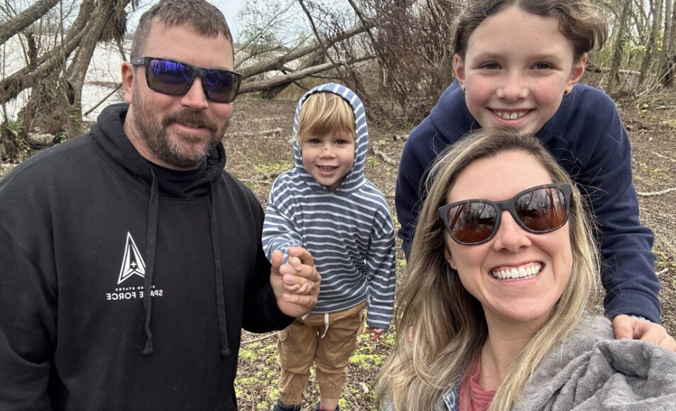 La organización sin fines de lucro de la madre militar ayuda a las familias a encontrar cuidado infantil asequible y seguro