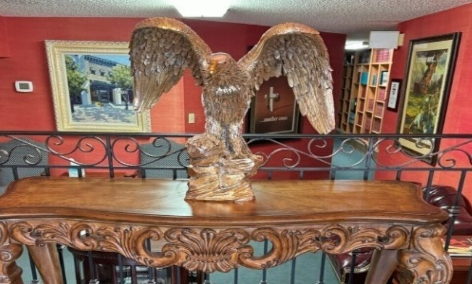 ¿Has visto esta estatua de Bronze Eagle que falta en el centro de Orlando?