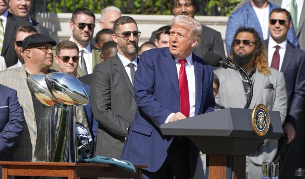 Donald Trump se burla de Taylor Swift y presume del Super Bowl de los Philadelphia Eagles