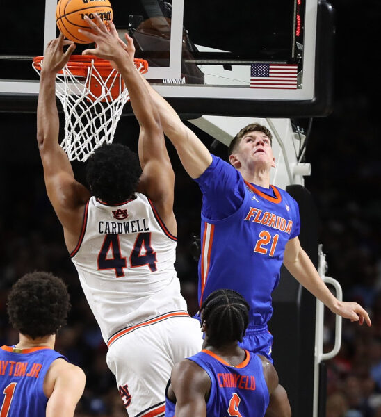 La estrella de UF Alex Condon se retira del draft de la NBA, regresa al campeón nacional Gators