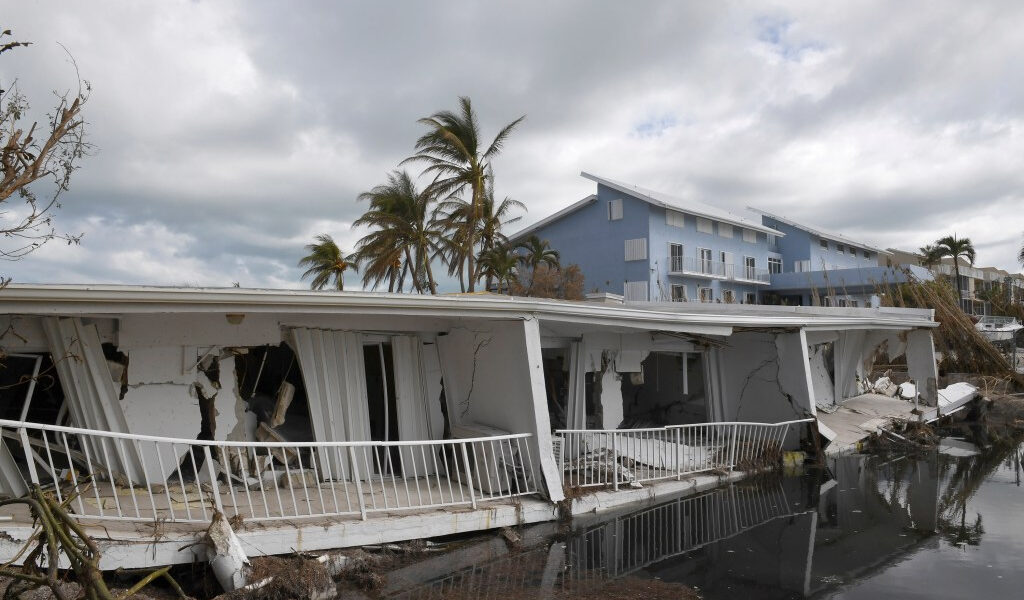 Temporada de huracanes 2025: ¿Deberías evacuar? Surfing tormenta y zonas de evacuación explicadas
