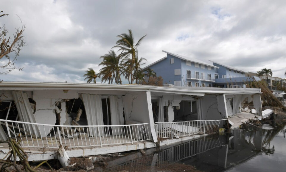 Temporada de huracanes 2025: ¿Deberías evacuar? Surfing tormenta y zonas de evacuación explicadas