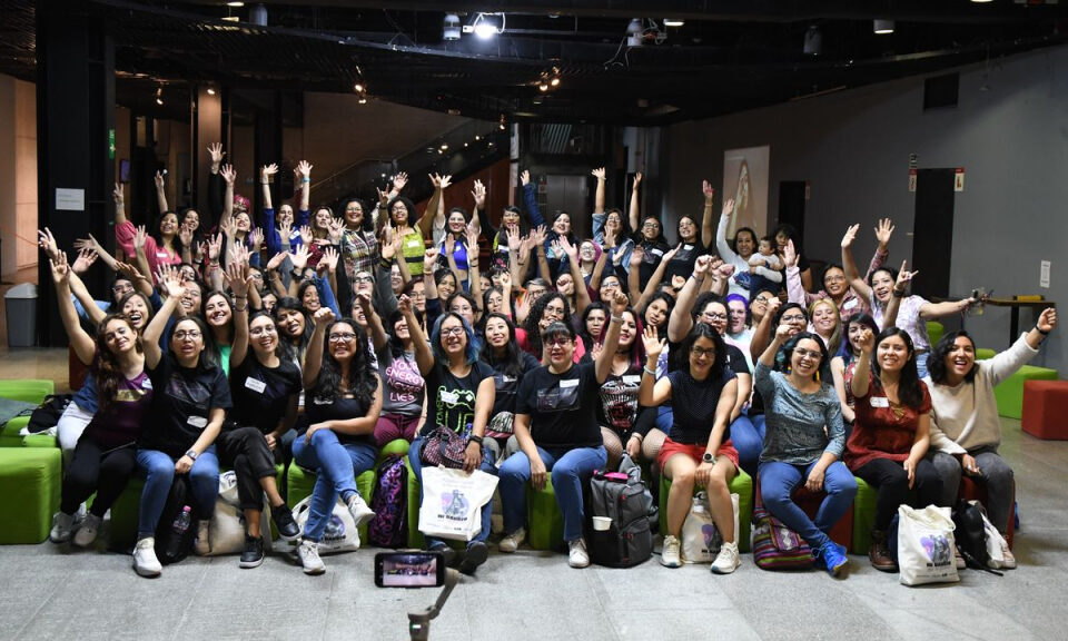TechnoLatinas, una red de comunidades que ayuda a las mujeres a encontrar su lugar en el mundo tech