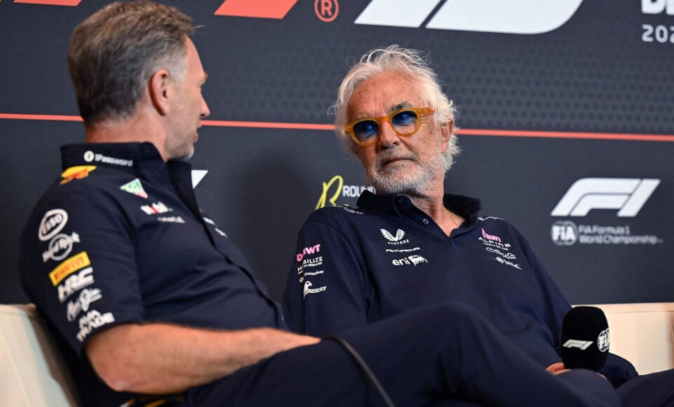 El show de Briatore ante los medios en España: «¡Siguiente pregunta!»