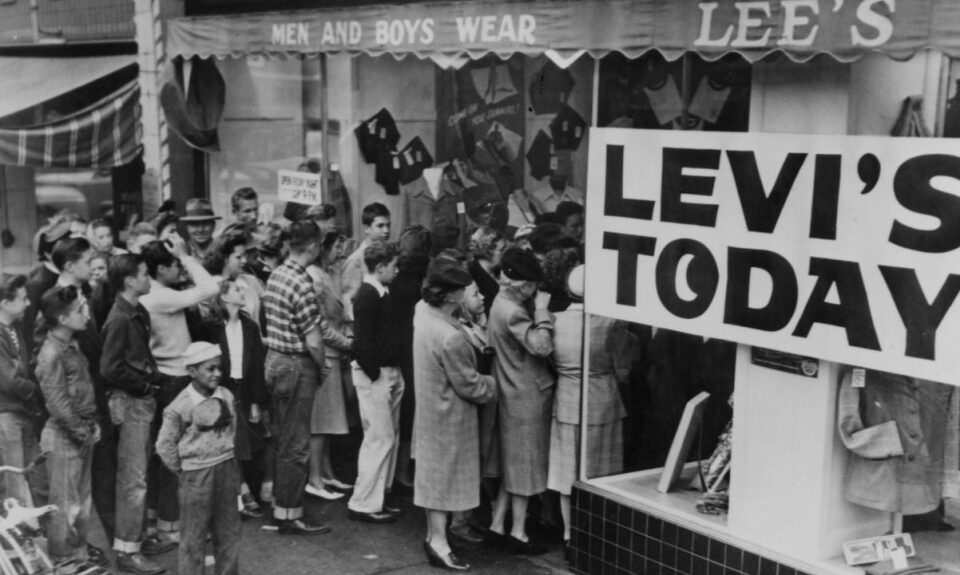 Puede parecer extraño ver un soldado con vaqueros Levi 501, pero está más cerca de la realidad que el típico traje de camuflaje