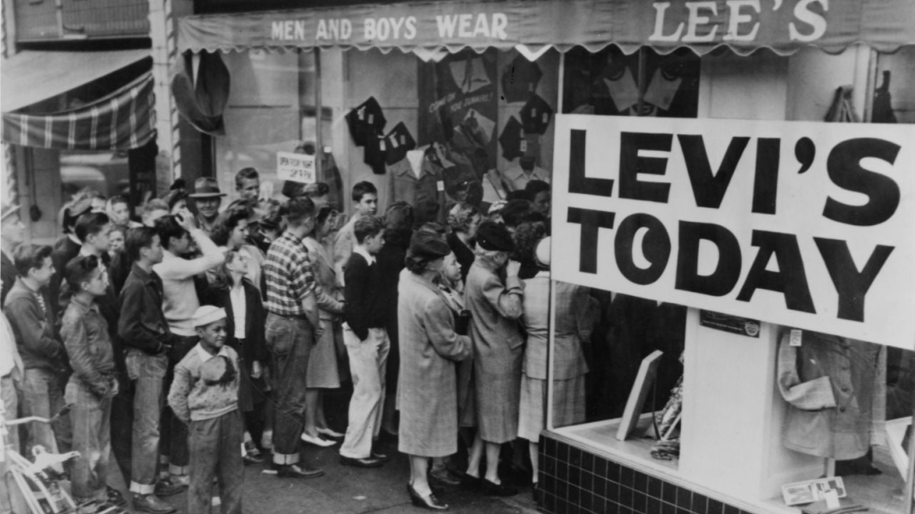 Puede parecer extraño ver un soldado con vaqueros Levi 501, pero está más cerca de la realidad que el típico traje de camuflaje