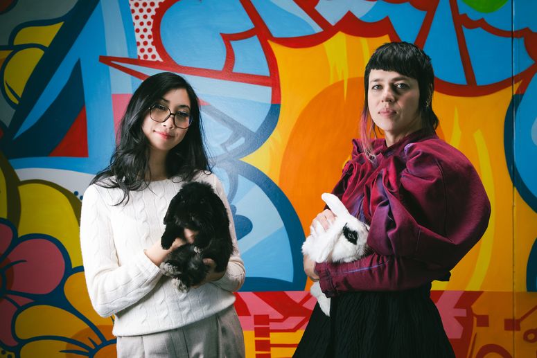 Cathy Tie (izquierda) y Josie Zayner (derecha), cofundadoras de Los Angeles Project.