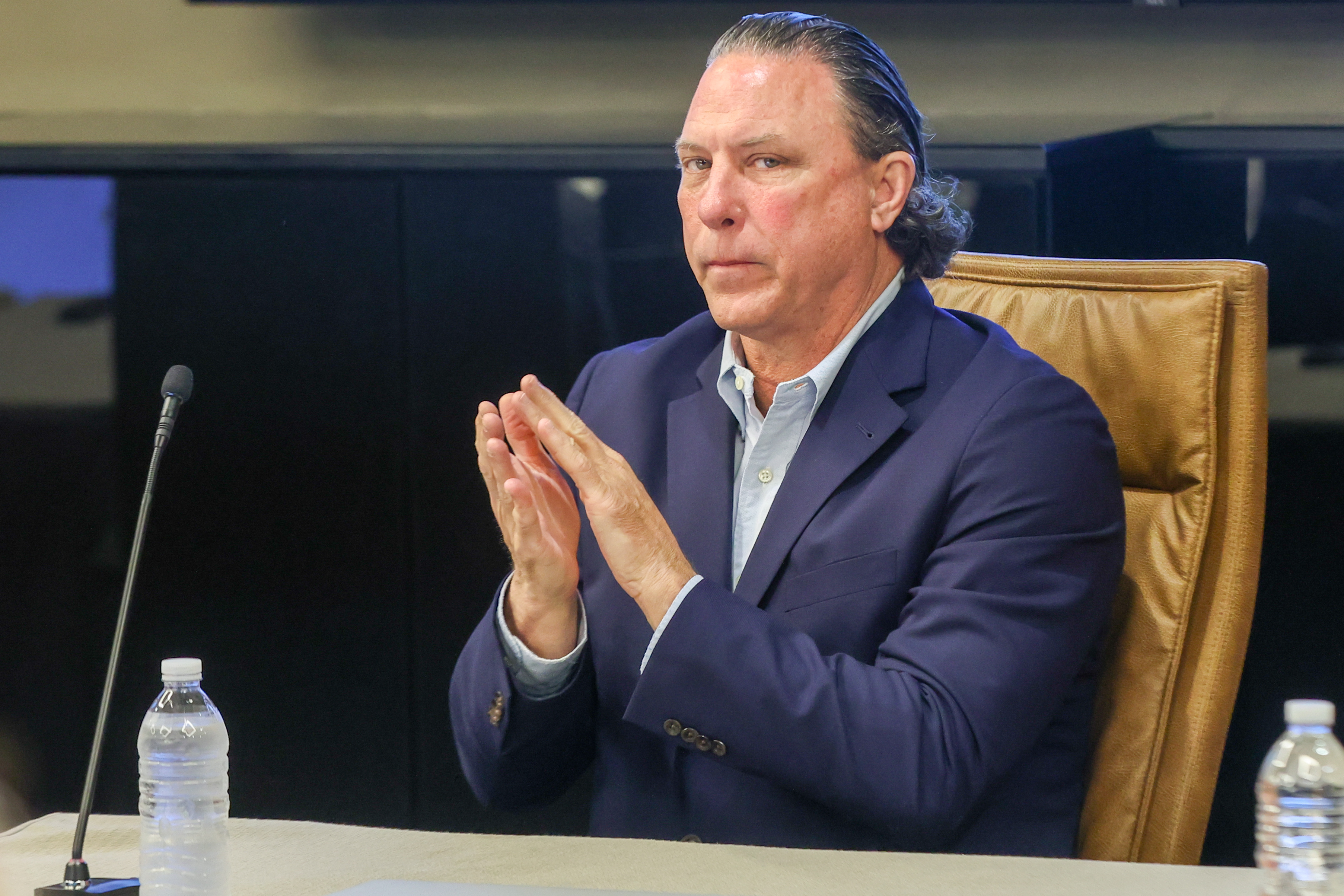 Miembro de la Junta del Distrito de Supervisión de la Florida Central recién nombrada, Craig Mateer, durante una reunión en la sede del distrito en Walt Disney World en Lake Buena Vista, Florida, miércoles 27 de marzo de 2024. (Rich Pope, Orlando Sentinel)