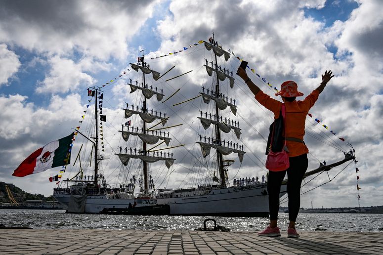 Buque Escuela Cuauhtémoc de la Armada de México