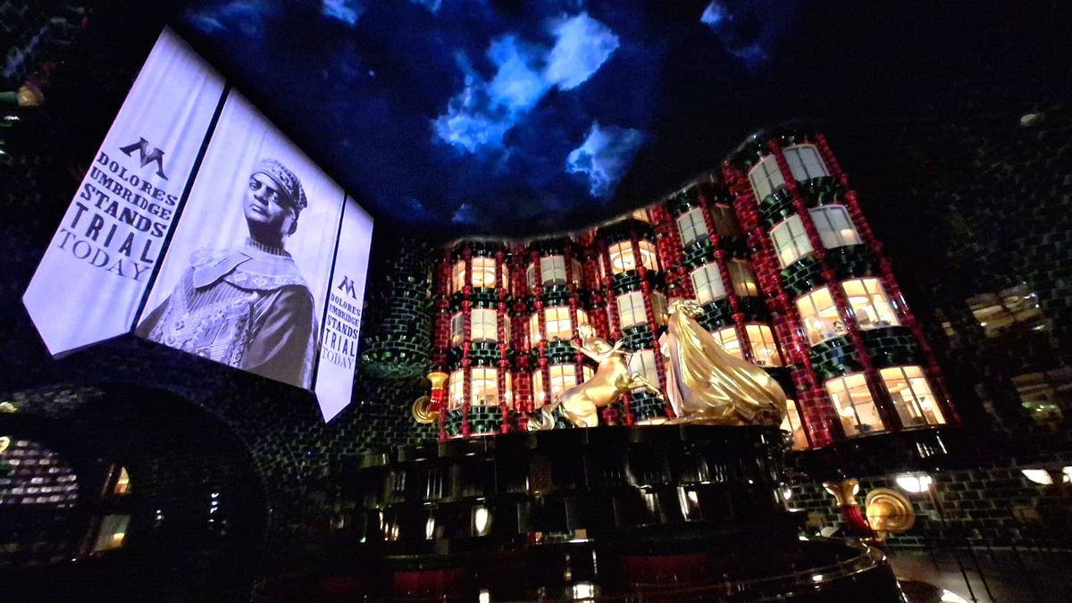 La recreación del Ministerio de Magia de Epic Universe Harry Potter es una de las atracciones más asombrosas del nuevo parque de Orlando.