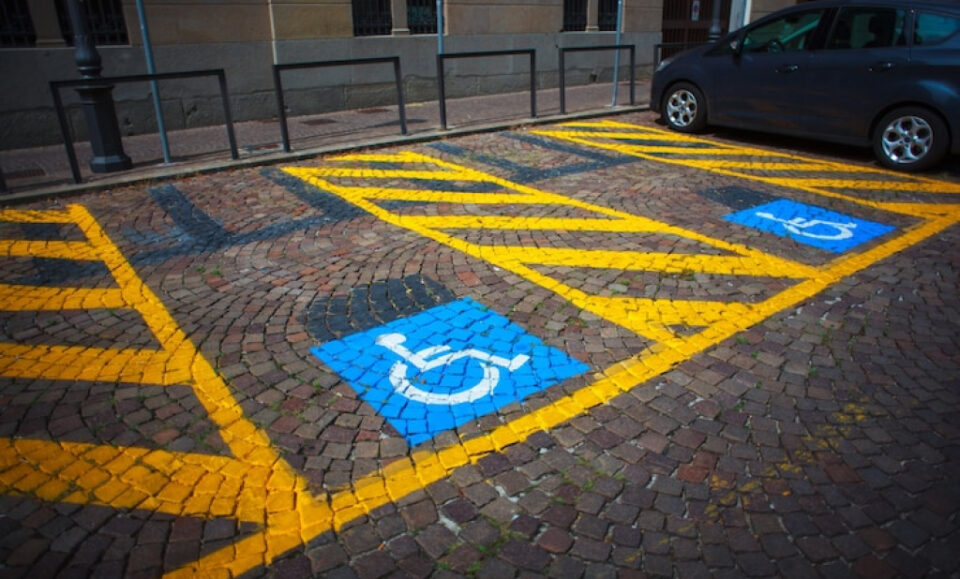 ¿Usas el pase de discapacidad de otra persona? En Miami eso puede llevarte directo a la cárcel