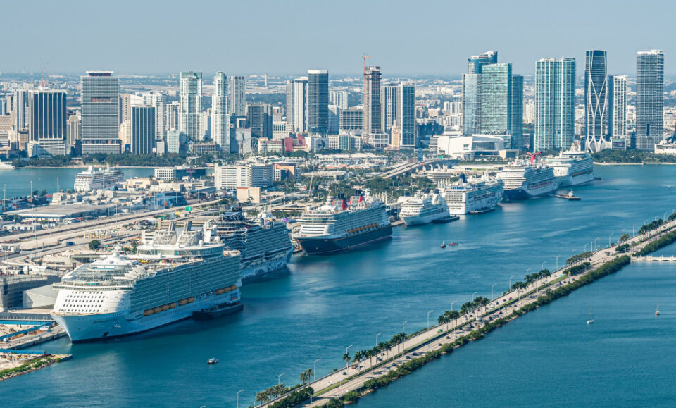 Arrestan a dos empleados de PortMiami por robo de arte valorado en $50,000