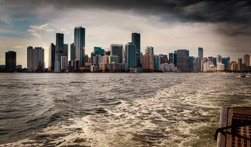 Pronósticos indican que Miami cerrará la semana con calor y lluvias