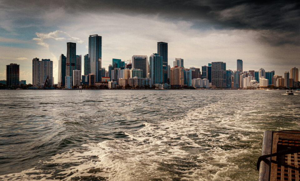 Pronósticos indican que Miami cerrará la semana con calor y lluvias