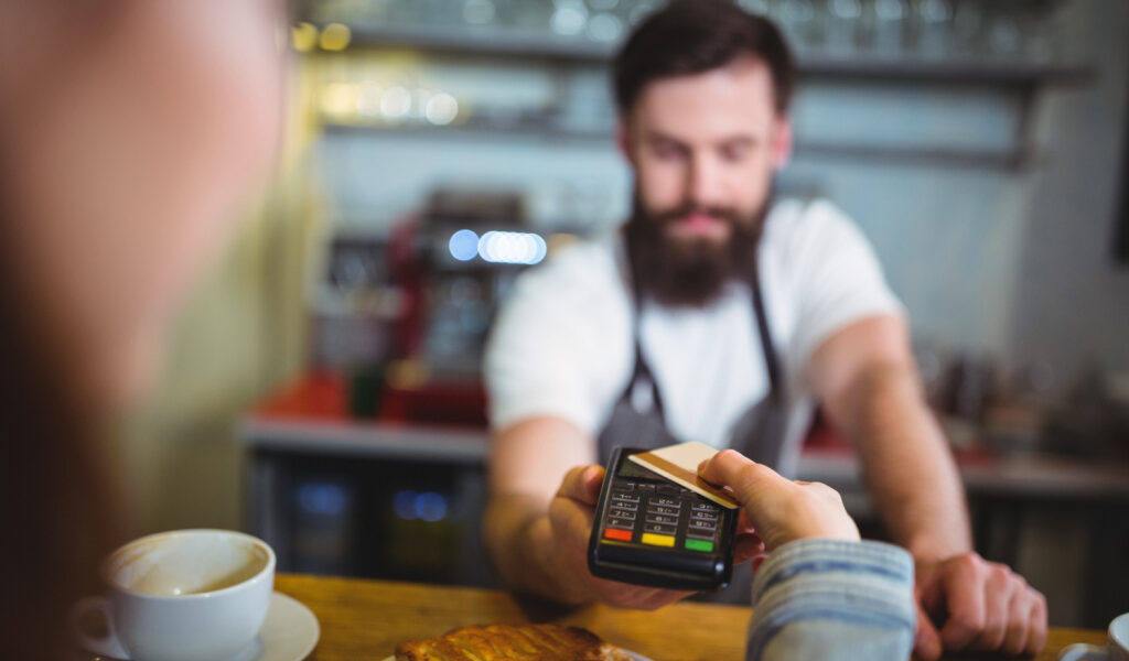 Nueva ley de Florida exige transparencia a restaurantes: no más tarifas ocultas