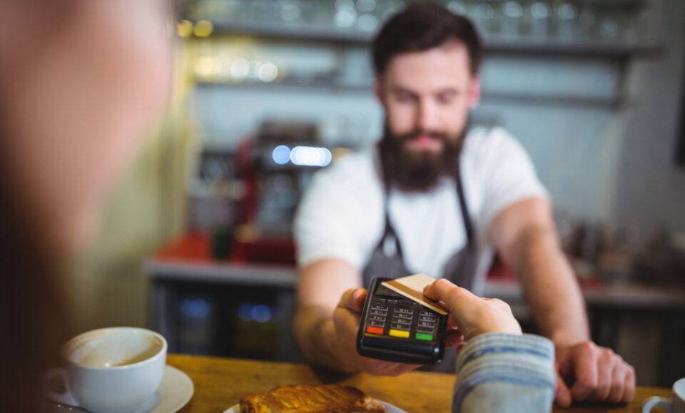 Nueva ley de Florida exige transparencia a restaurantes: no más tarifas ocultas