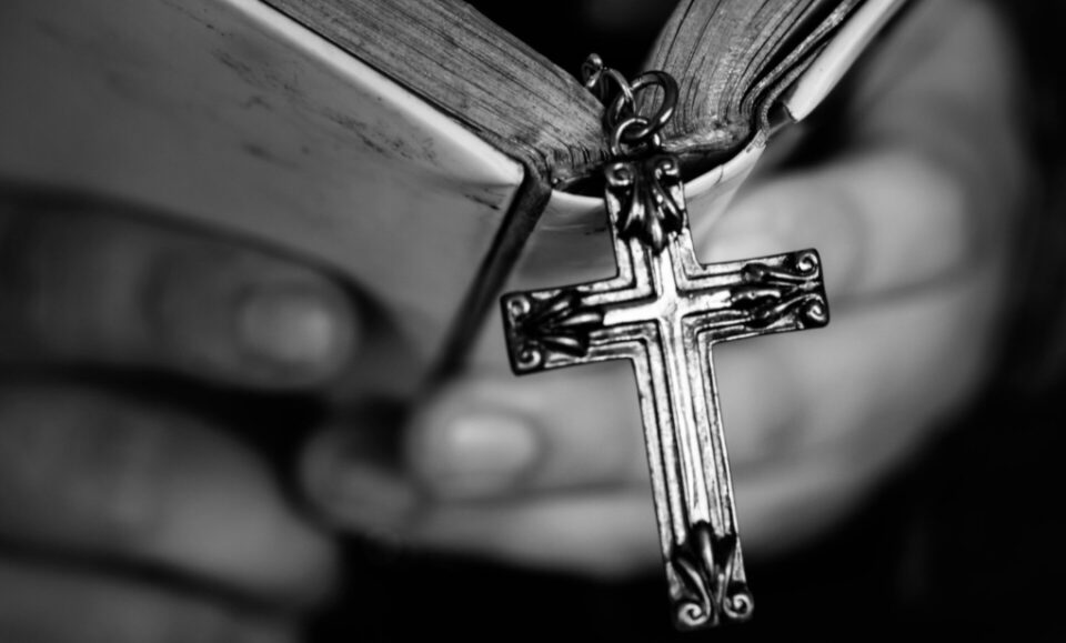 Madre de Florida asesinó a su hijo intentando “sacarle los demonios” con exorcismo