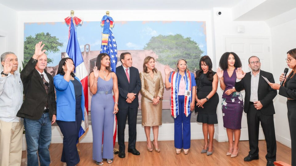 Periodista dominicana recalca en Florida valor de la democracia en sistemas salud de las Américas