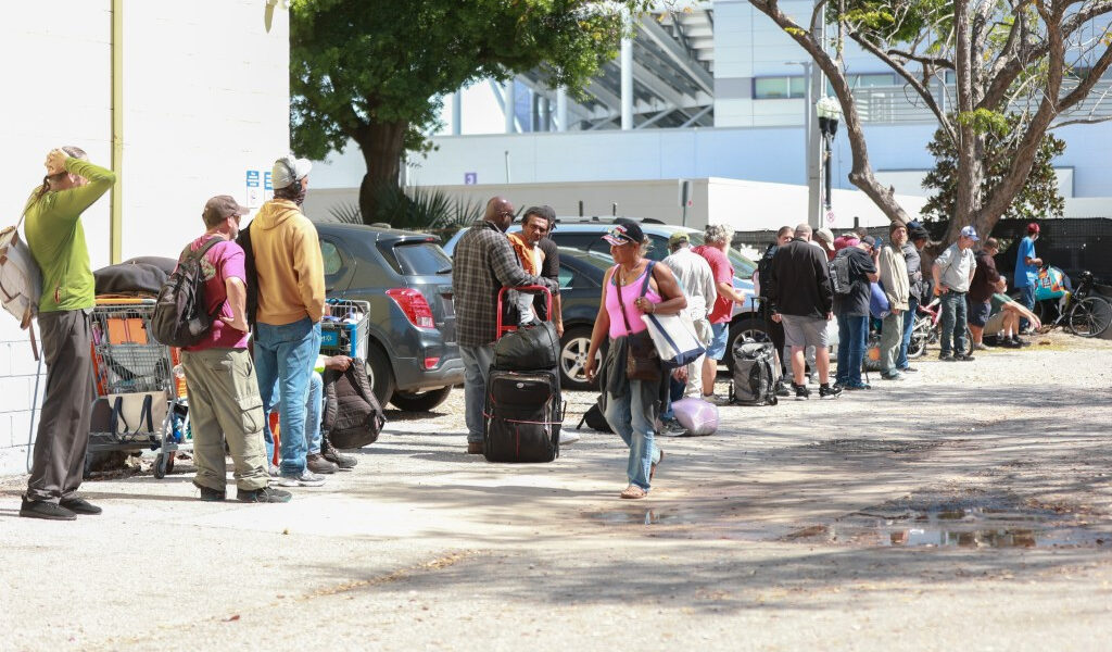 La propuesta de Trump amenaza el dinero clave para la pelea de personas sin hogar de Florida Central, dicen los defensores