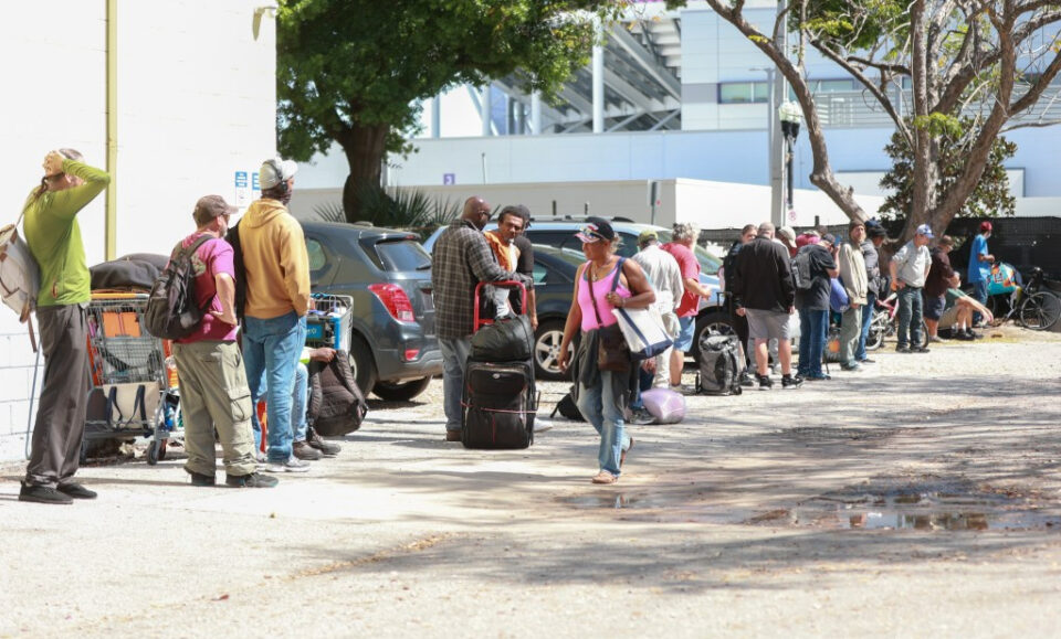 La propuesta de Trump amenaza el dinero clave para la pelea de personas sin hogar de Florida Central, dicen los defensores