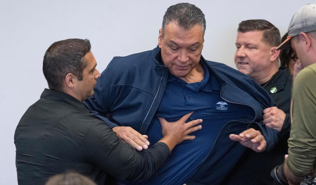 Los demócratas ‘sorprendidos’ y ‘enfermos’ reaccionan con furia ante el video de la eliminación de Padilla