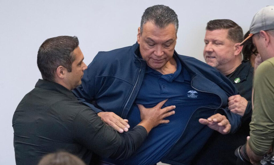 Los demócratas ‘sorprendidos’ y ‘enfermos’ reaccionan con furia ante el video de la eliminación de Padilla