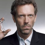 Acabo de descubrir que el doctor House es fan de Hugh Laurie: el mejor metachiste de la serie