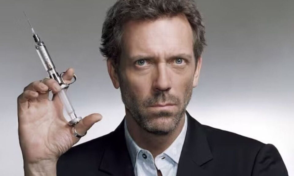 Acabo de descubrir que el doctor House es fan de Hugh Laurie: el mejor metachiste de la serie
