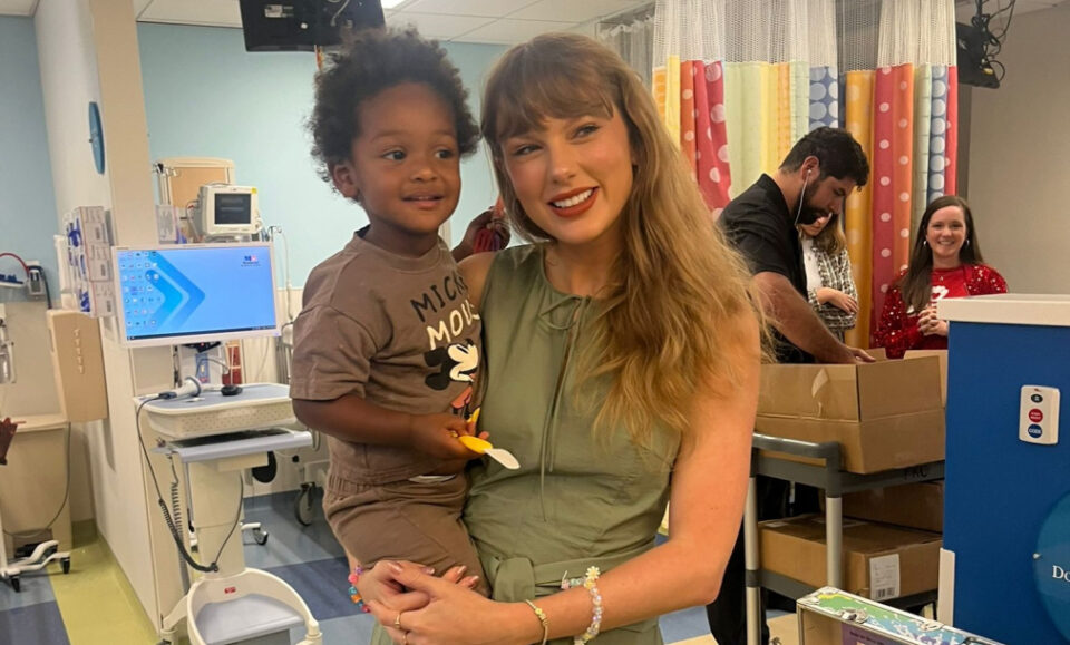 Taylor Swift hizo visita sorpresa a pacientes de hospital infantil en Hollywood, Florida