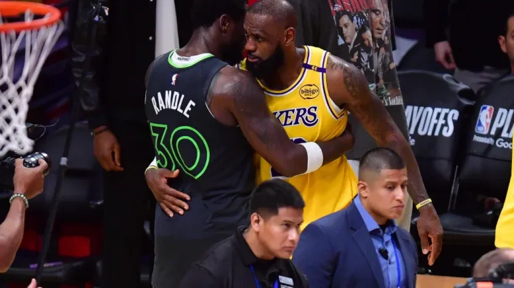 La reacción de LeBron James a la multimillonaria e histórica venta de los Lakers | Sporting News Argentina