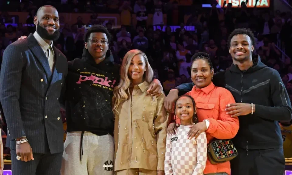 LeBron James revela cómo su familia influye en su retiro de la NBA | Sporting News Argentina