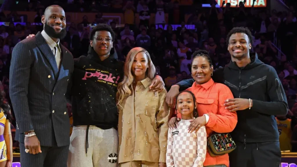 LeBron James revela cómo su familia influye en su retiro de la NBA | Sporting News Argentina
