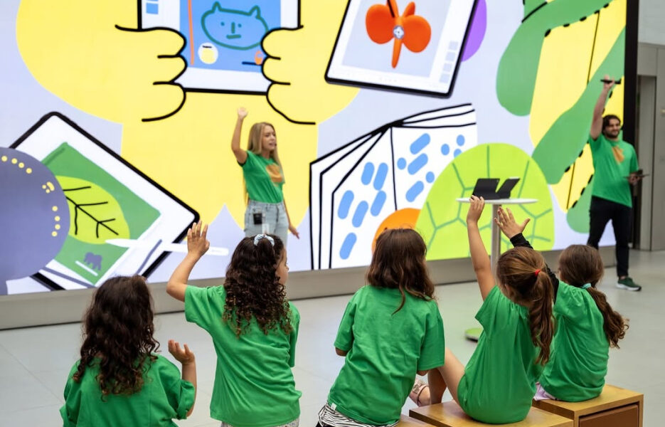 Apple ofrece ‘camp’ gratuito para niños en sus tiendas… ¡también las de Miami!