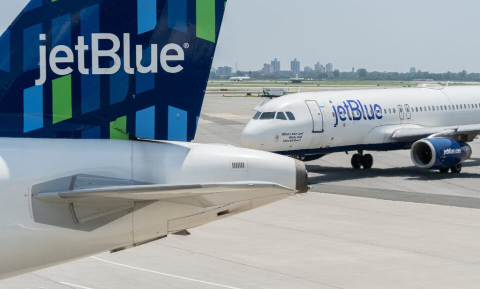 JetBlue cesa operaciones en el Aeropuerto Internacional de Miami por recortes