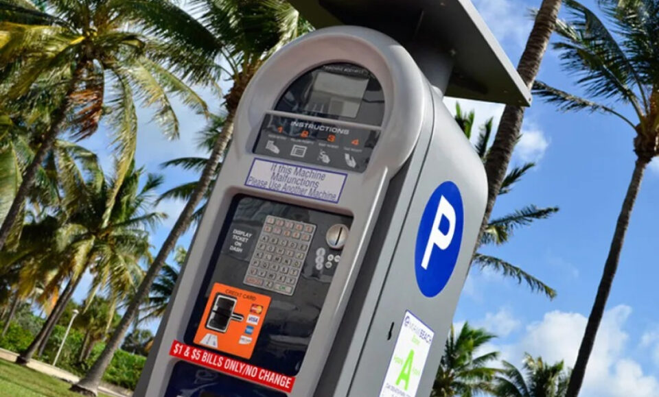 Miami Beach baja tarifa de estacionamiento a $1 por tiempo limitado