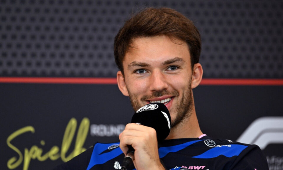 La broma de Gasly ante el presente de Alpine: «Quizás me vean en Hollywood»
