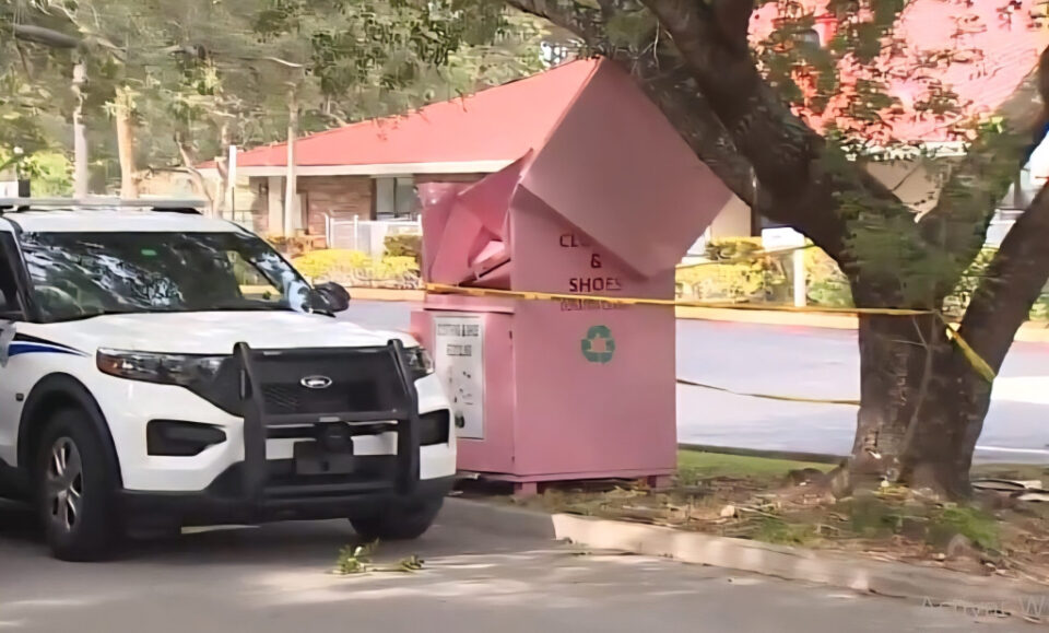Una mujer muere atrapada dentro de contenedor de donaciones en Florida