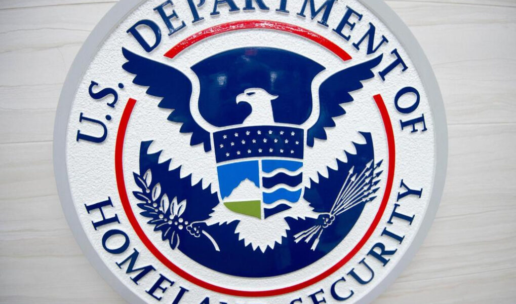 La administración de Trump se dirige a los niños adoptivos de Florida, jóvenes migrantes para deportaciones