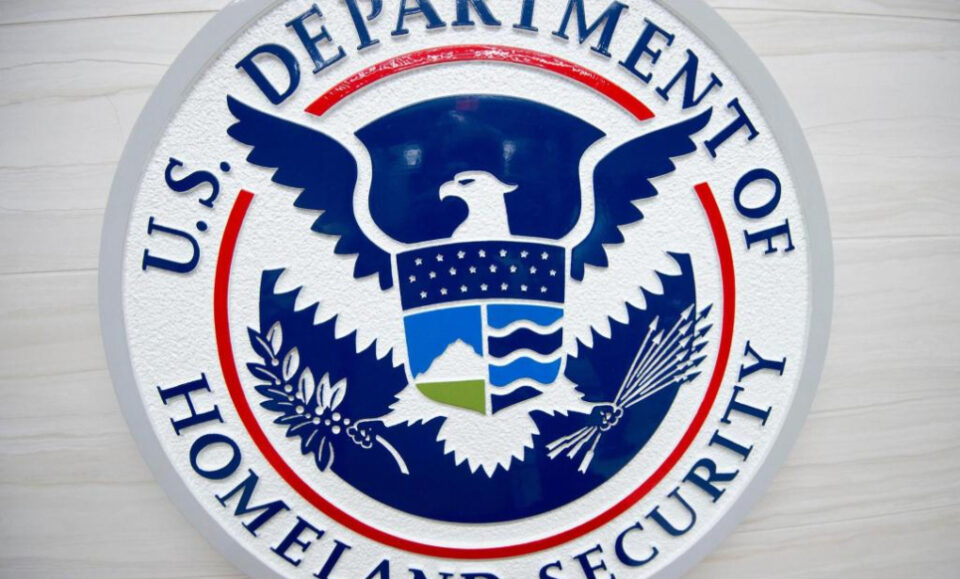 La administración de Trump se dirige a los niños adoptivos de Florida, jóvenes migrantes para deportaciones