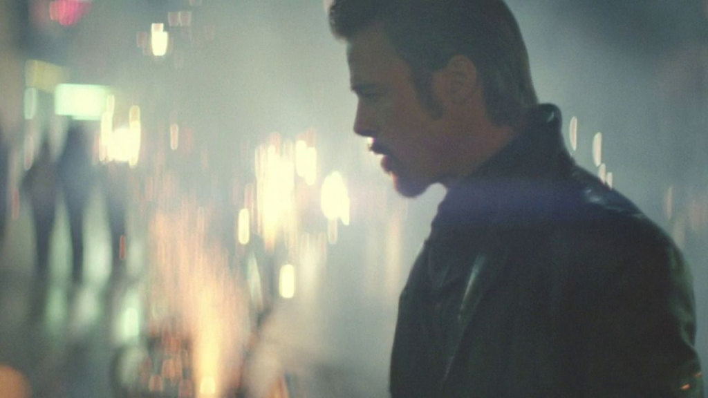 Sólo dura hora y media, está en Prime Video y es una de las joyas de culto de Brad Pitt