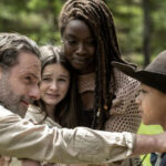 Es una de las escenas más emotivas de ‘The Walking Dead’. Sería más emotiva si el cámara no se hubiera colado dentro del plano
