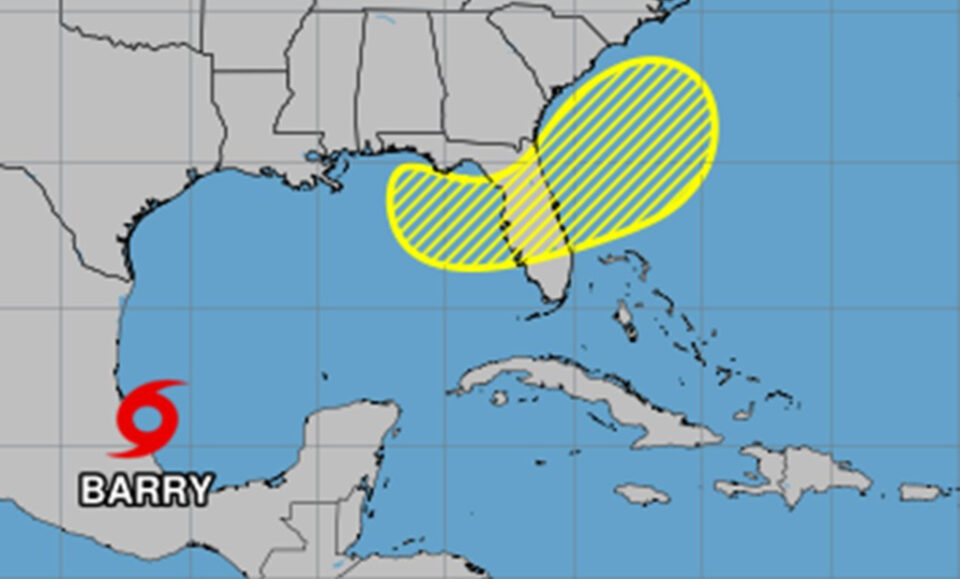 Hurricane Center dice que el sistema tropical podría apuntar a Florida, mientras que la tormenta tropical Barry se forma cerca de México