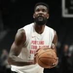 Nuevo objetivo para Lakers y Warriors: DeAndre Ayton fue cortado y será agente libre | Sporting News Argentina