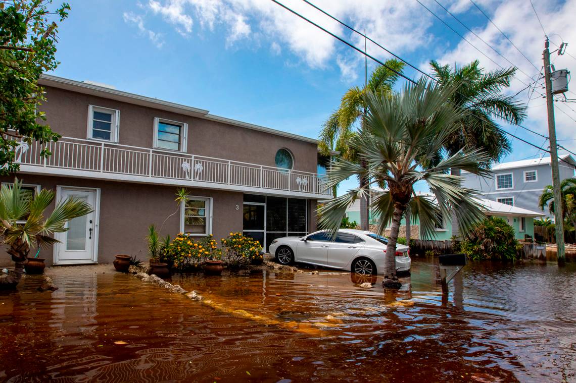 Una casa se encuentra justo por encima de las inundaciones del huracán Ian en Key Largo, Florida, el 29 de septiembre de 2022. (Miami Herald)